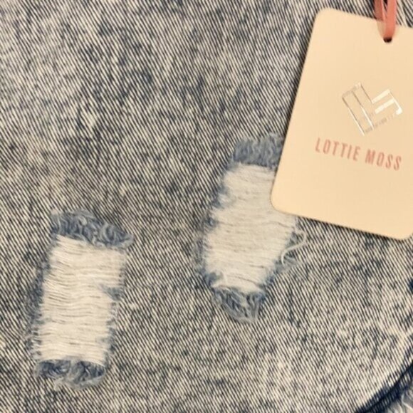 ARDENE Distress Stone Wash Cutoff Shorts SZ medium​ - Picture 6 of 12